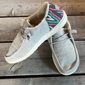 Womens Hey Dudes Size 9
